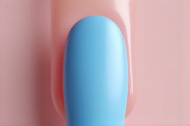 Vernis mat bleu pastel sur ongles ovales